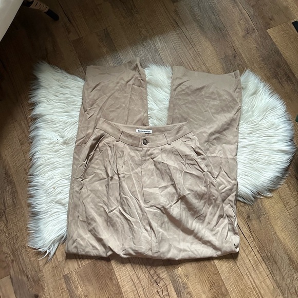 REFORMATION Mason Pant In Khaki - Picture 5 of 8